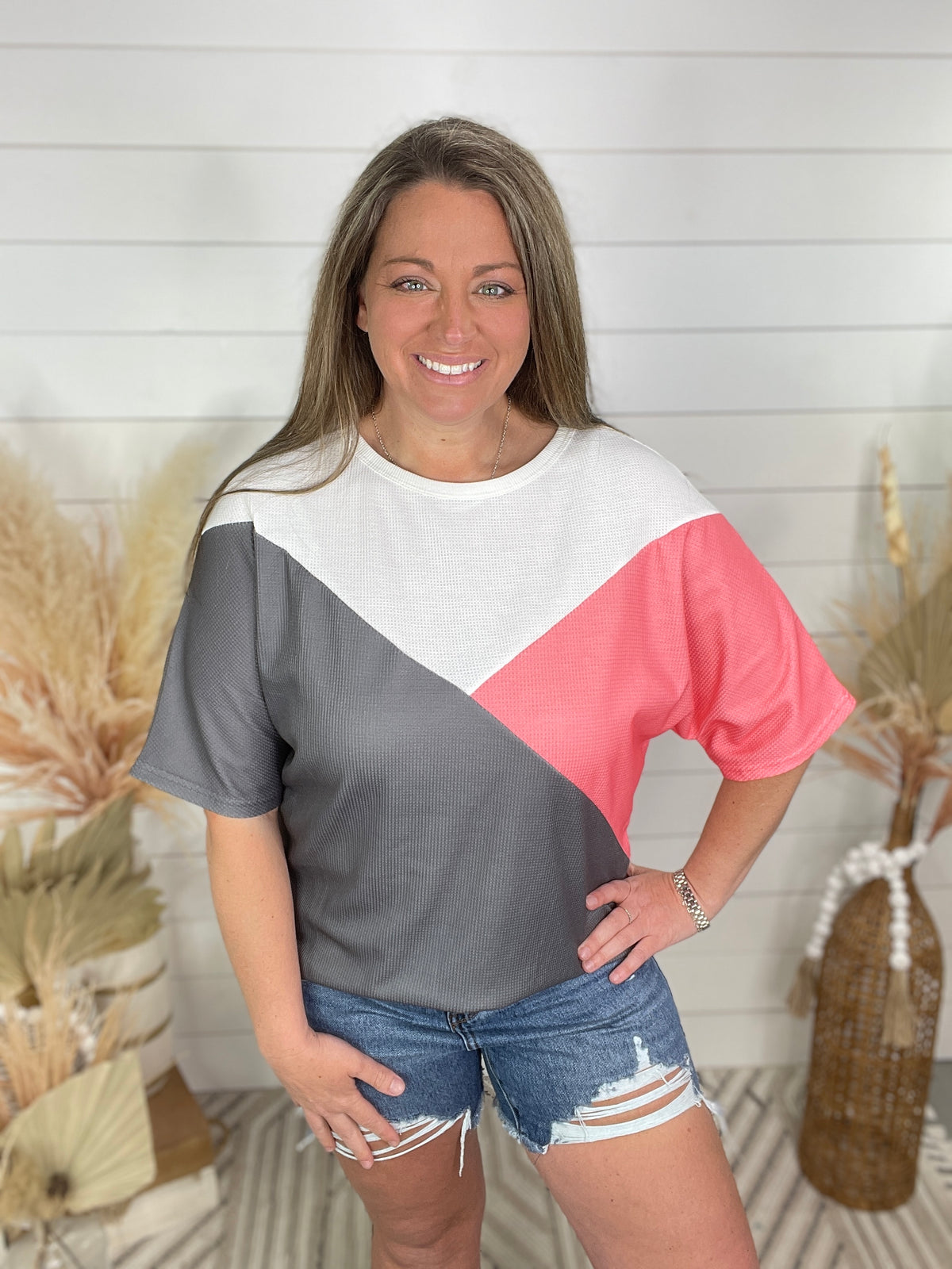 WHITE/CHARCOAL/CORAL COLORBLOCK WAFFLE KNIT TOP
