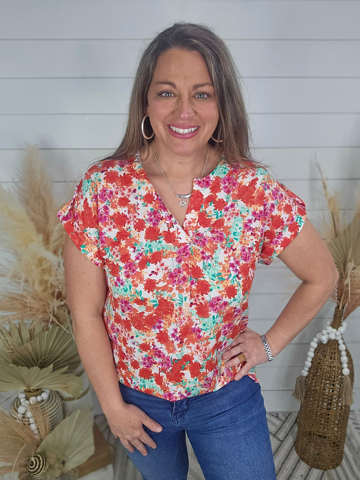 RED/IVORY FLORAL SHORT SLEEVE LIZZY TOP