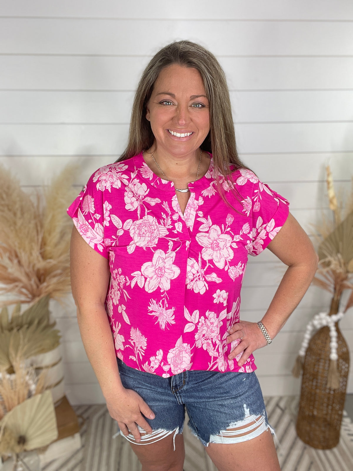 MAGENTA/WHITE FLORAL SHORT SLEEVE LIZZY TOP