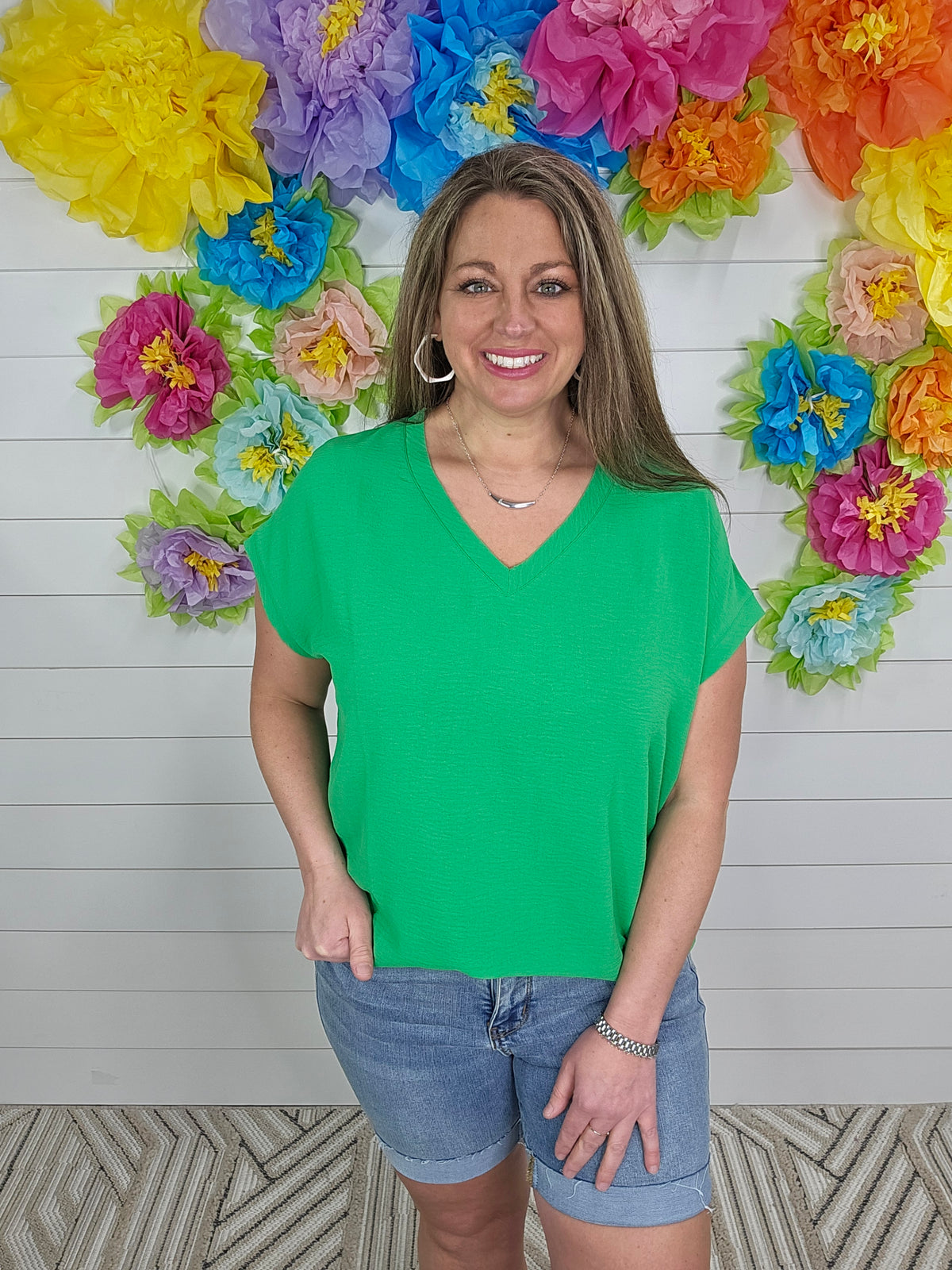 KELLY GREEN SOLID TOP WITH SHORT CAP SLEEVES