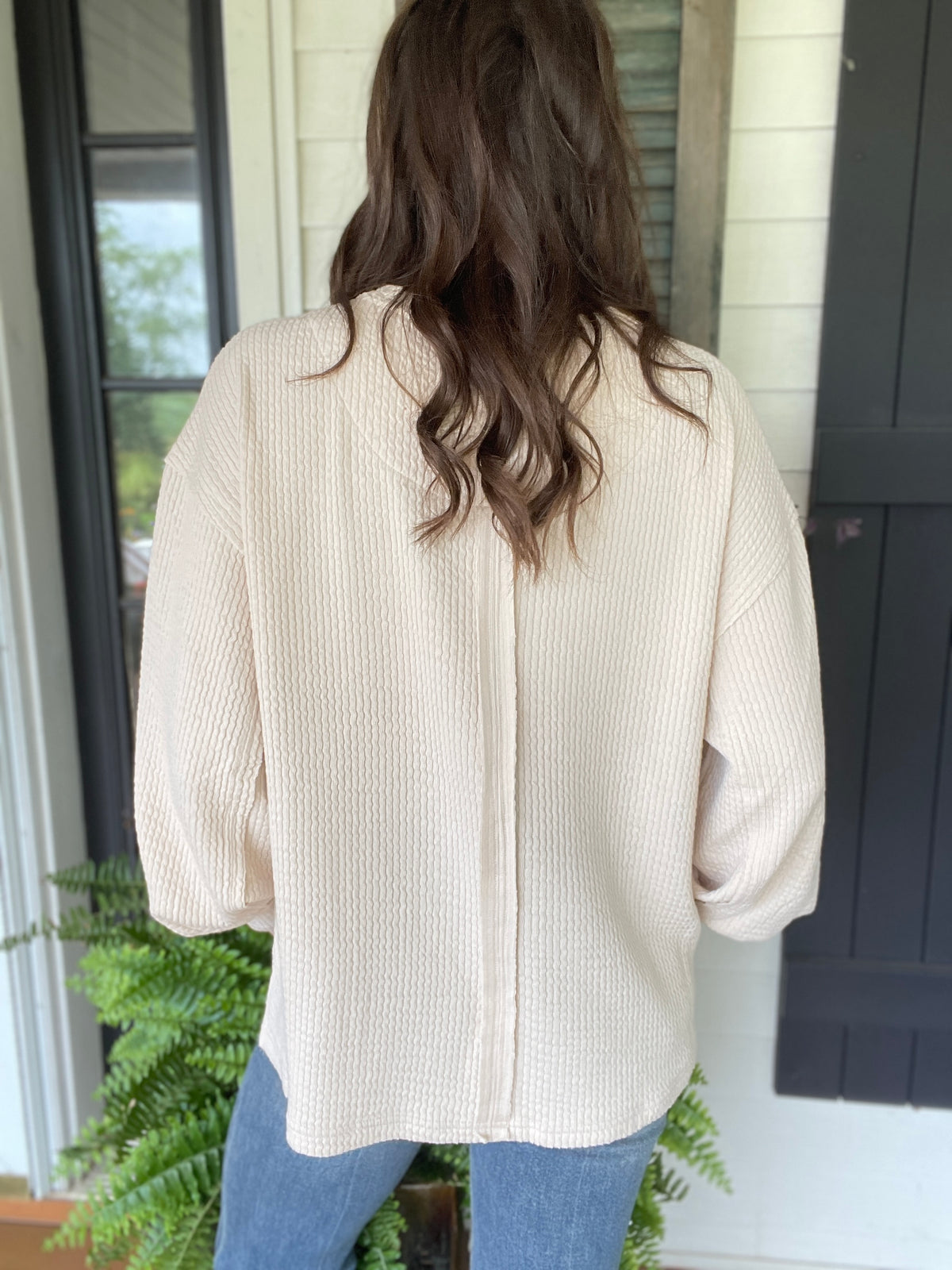 NATURAL TEXTURED EXPOSED SEAM KNIT TOP