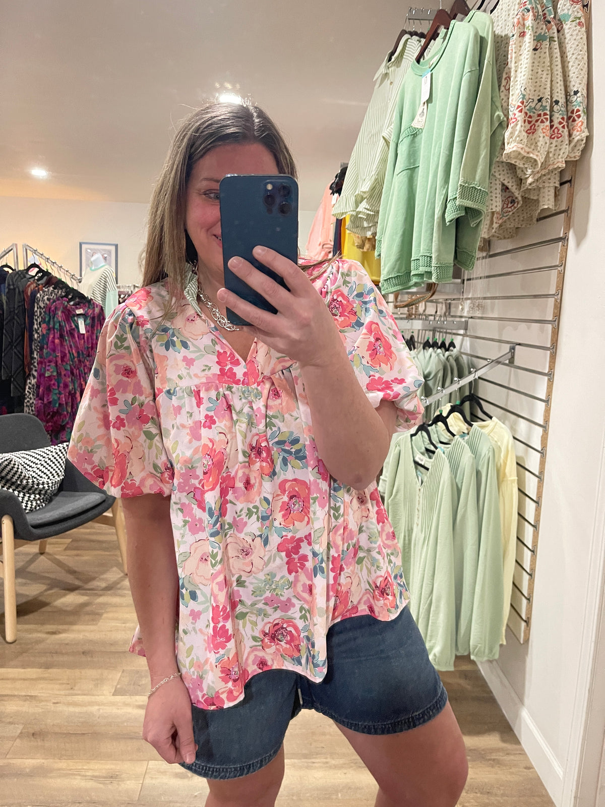 BLUSH FLORAL V NECK BUBBLE PUFF SHORT SLEEVE WOVEN TOP W/ STRIPED FRILL NECKLINE