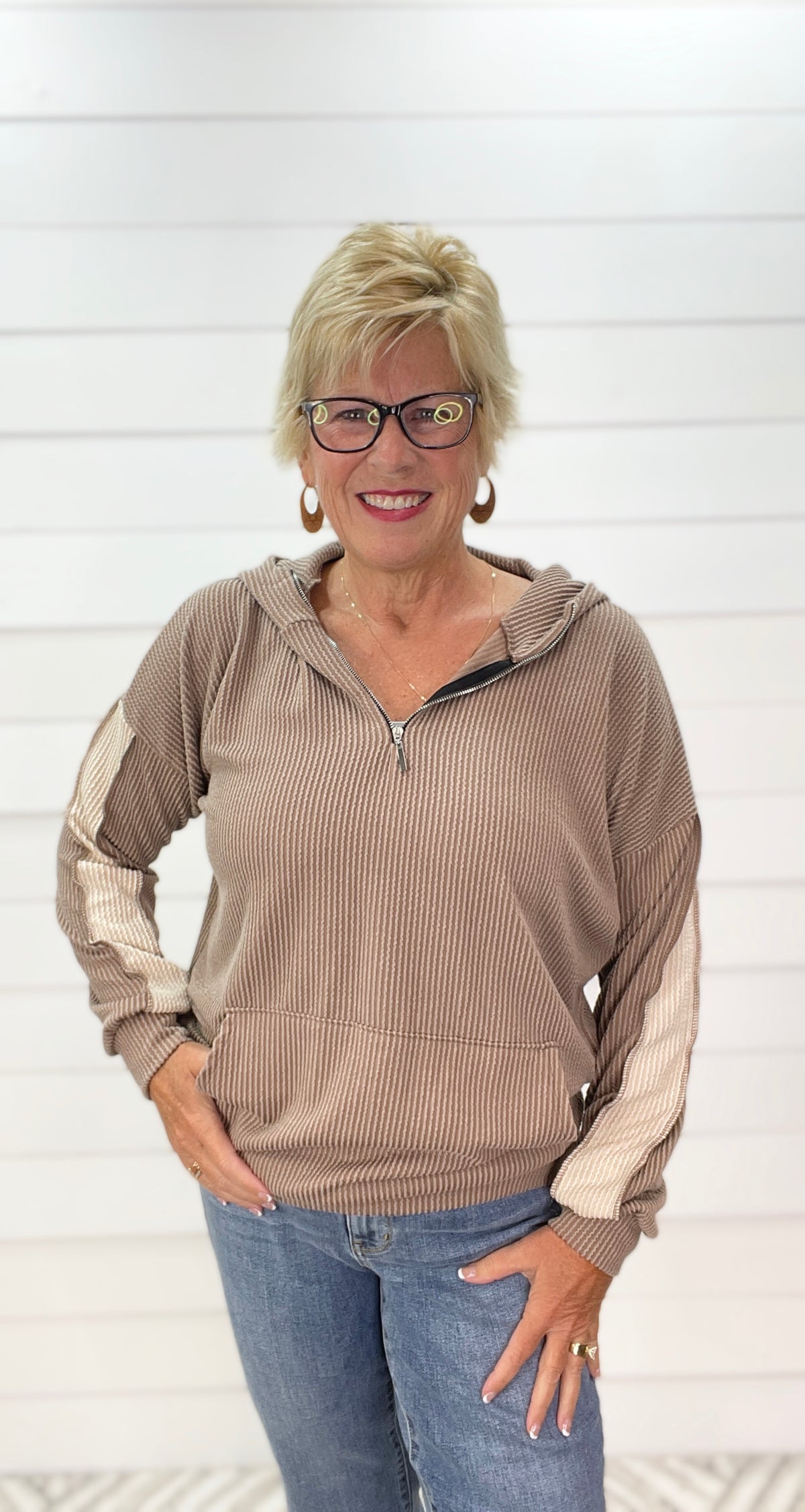 COCO RAISED RIBBED QUARTER ZIP HOODIE W/ COLORBLOCK SLEEVE