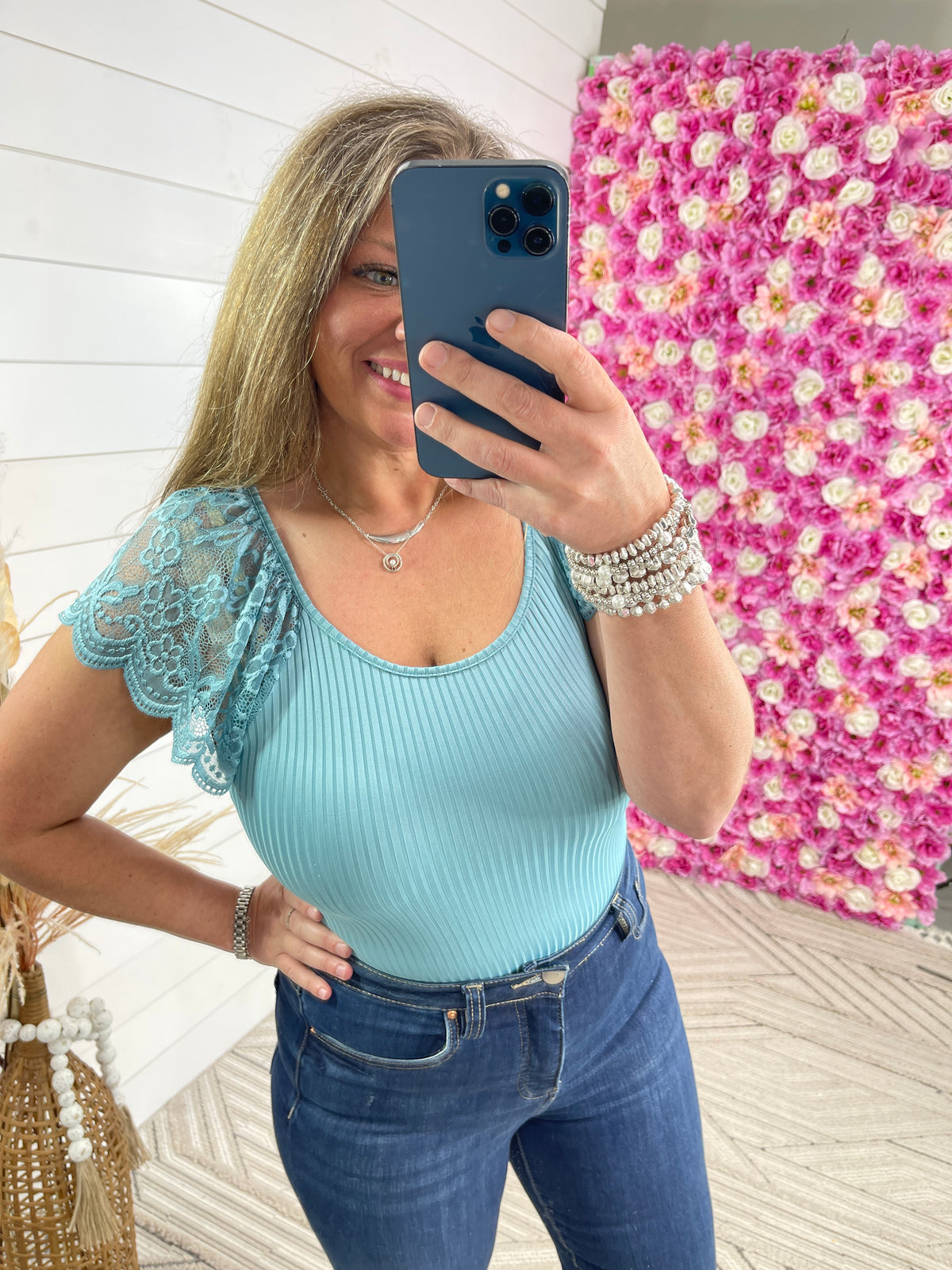 MINT RIBBED LACE SLEEVE FITTED TOP