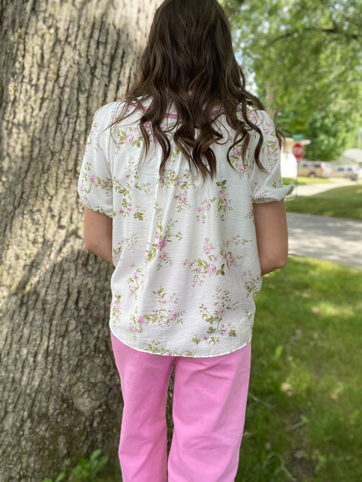 WHITE/LAVENDER FLORAL WOVEN TOP W/ SCALLOPED LACE TRIM