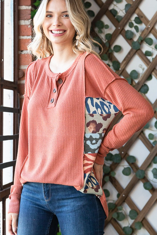 BRICK ANIMAL PRINT CONTRAST BUTTON FRONT TOP