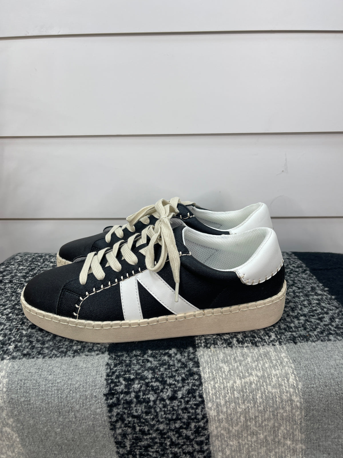 CORKYS FRIEND ZONE - BLACK