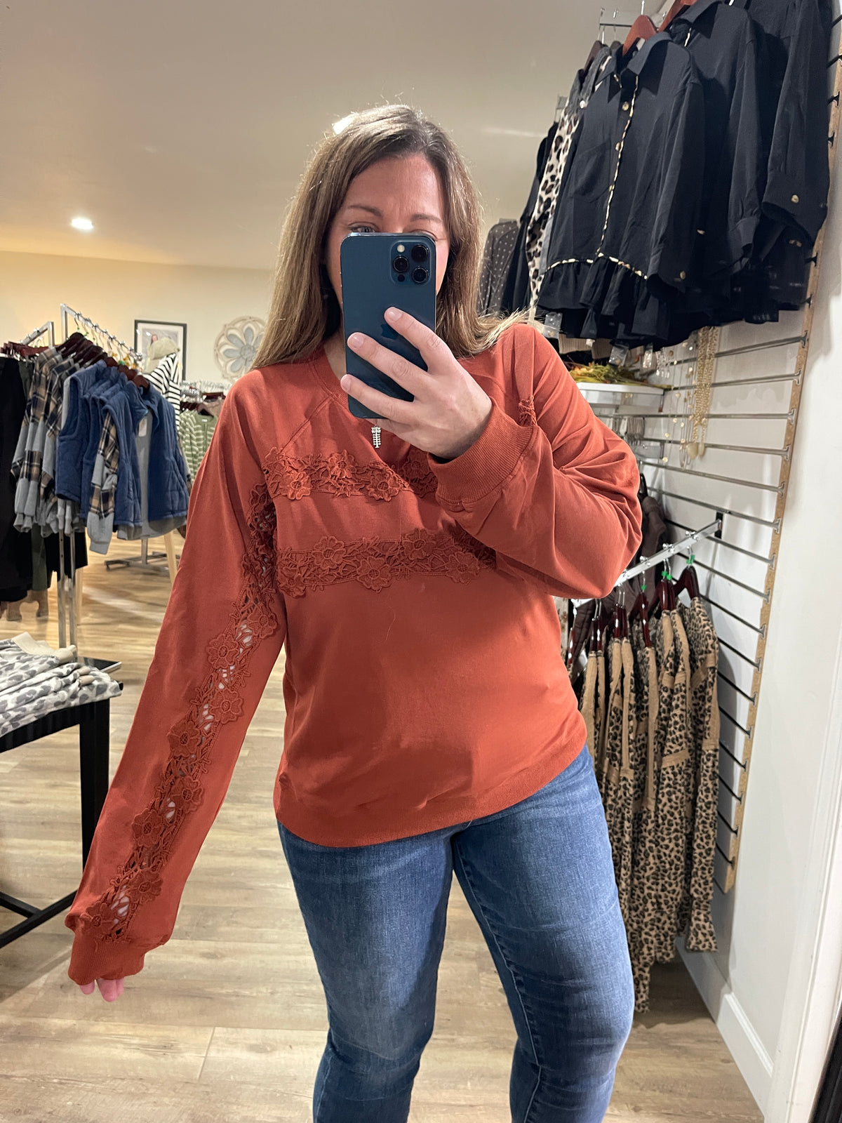 RUST LACE TRIM PULLOVER