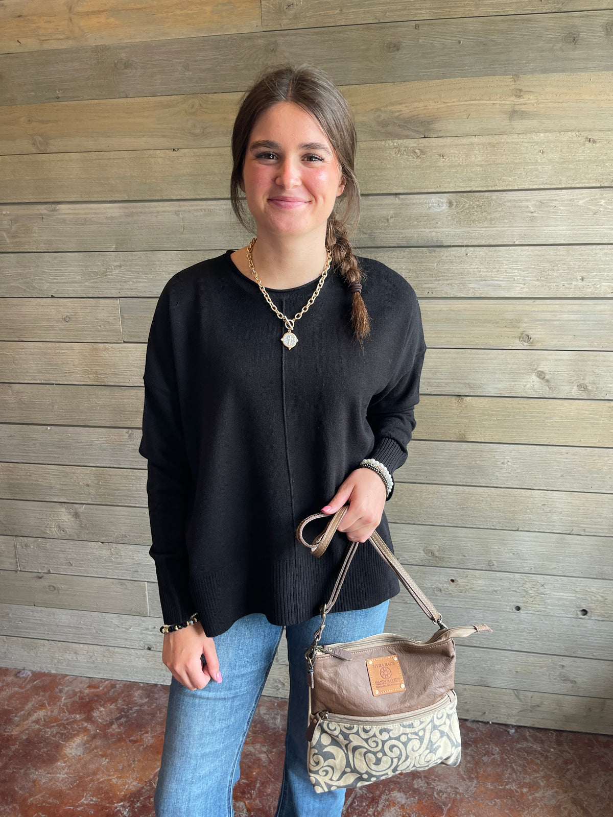 BLACK CREW NECK LOOSE FIT CENTER SEAM LIGHT WEIGHT SWEATER