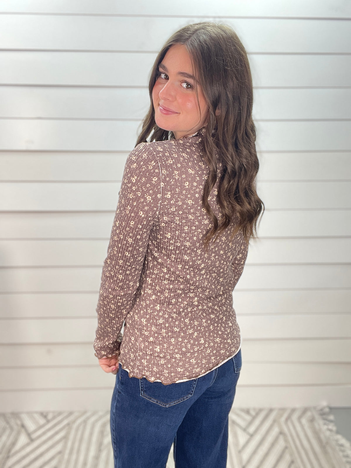 BROWN FLORAL KNIT RUFFLE TRIM KNIT TOP