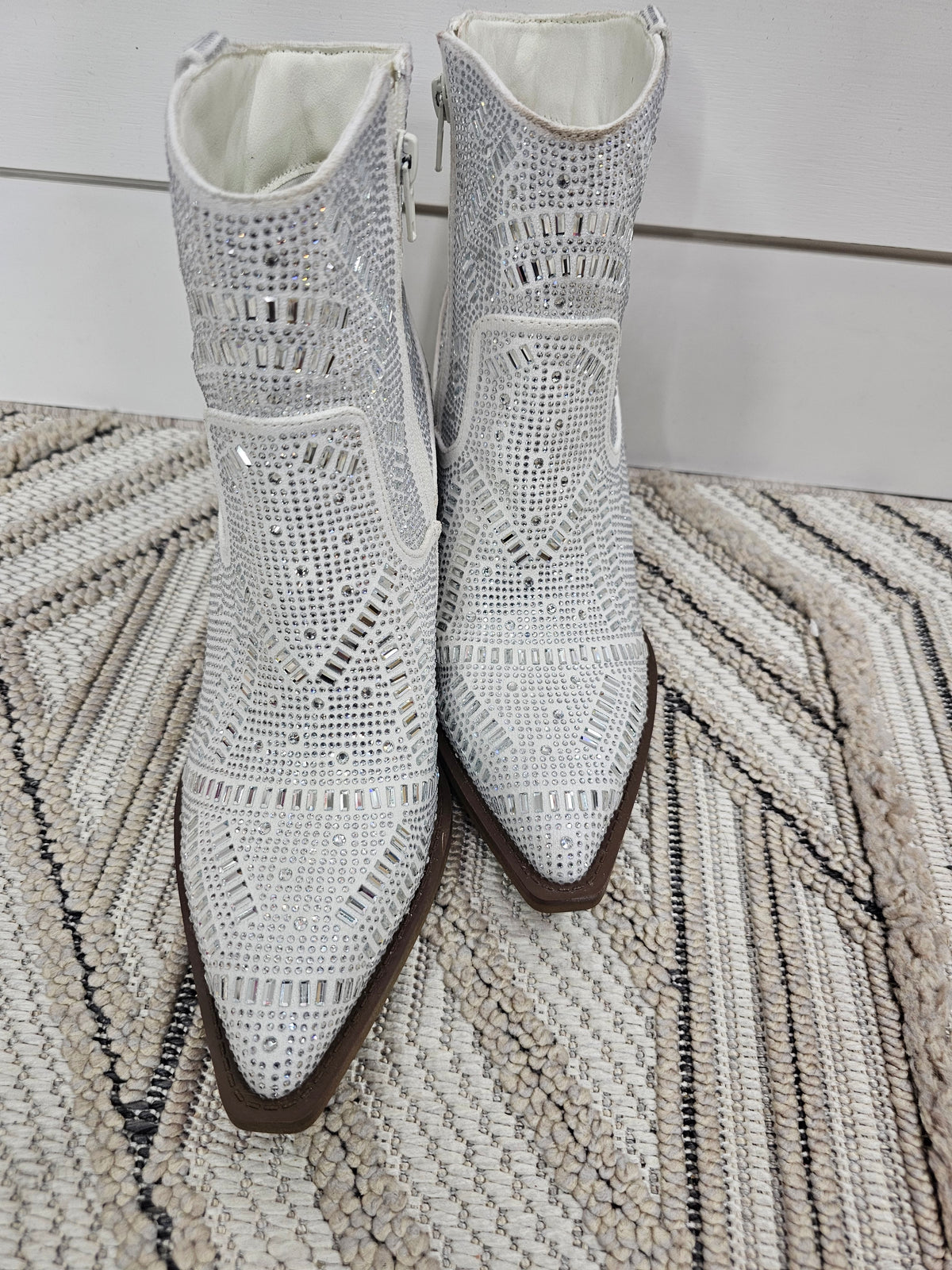 VERY G MAZE WHITE BOOTIES