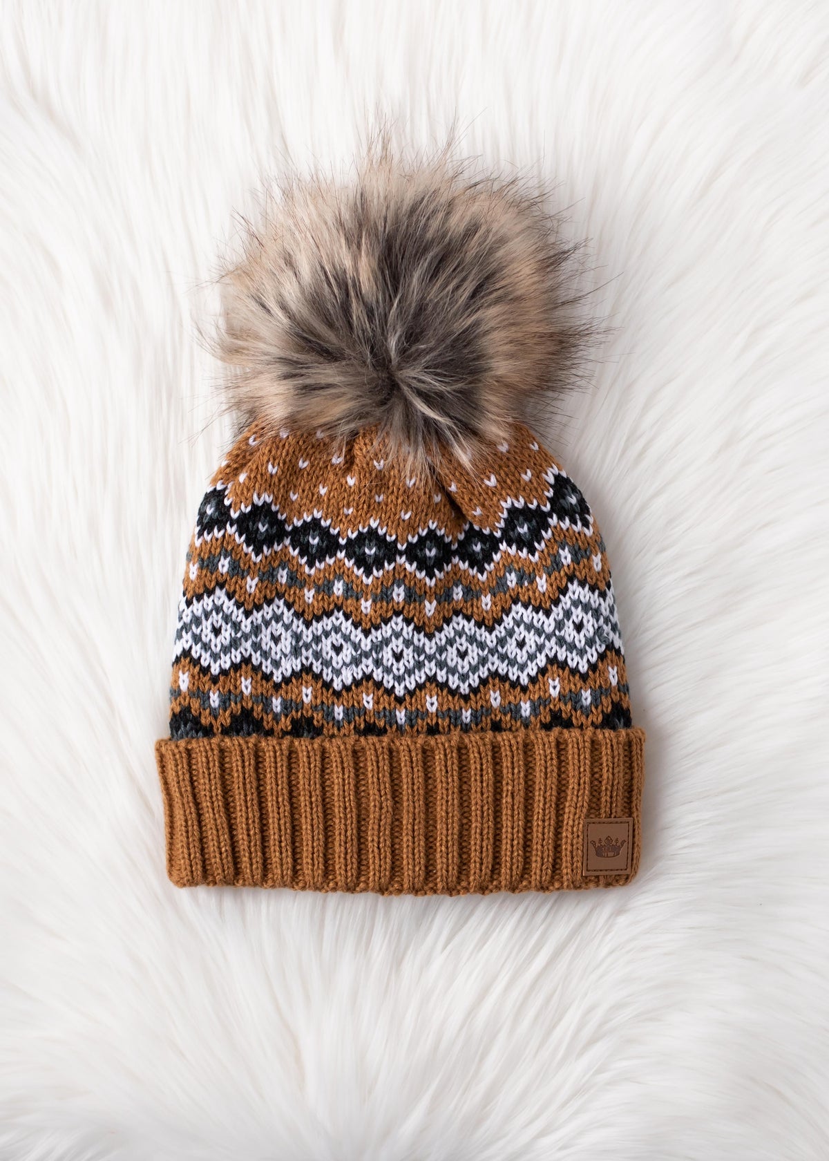 CAMEL, BLACK AND WHITE PATTERNED POM HAT