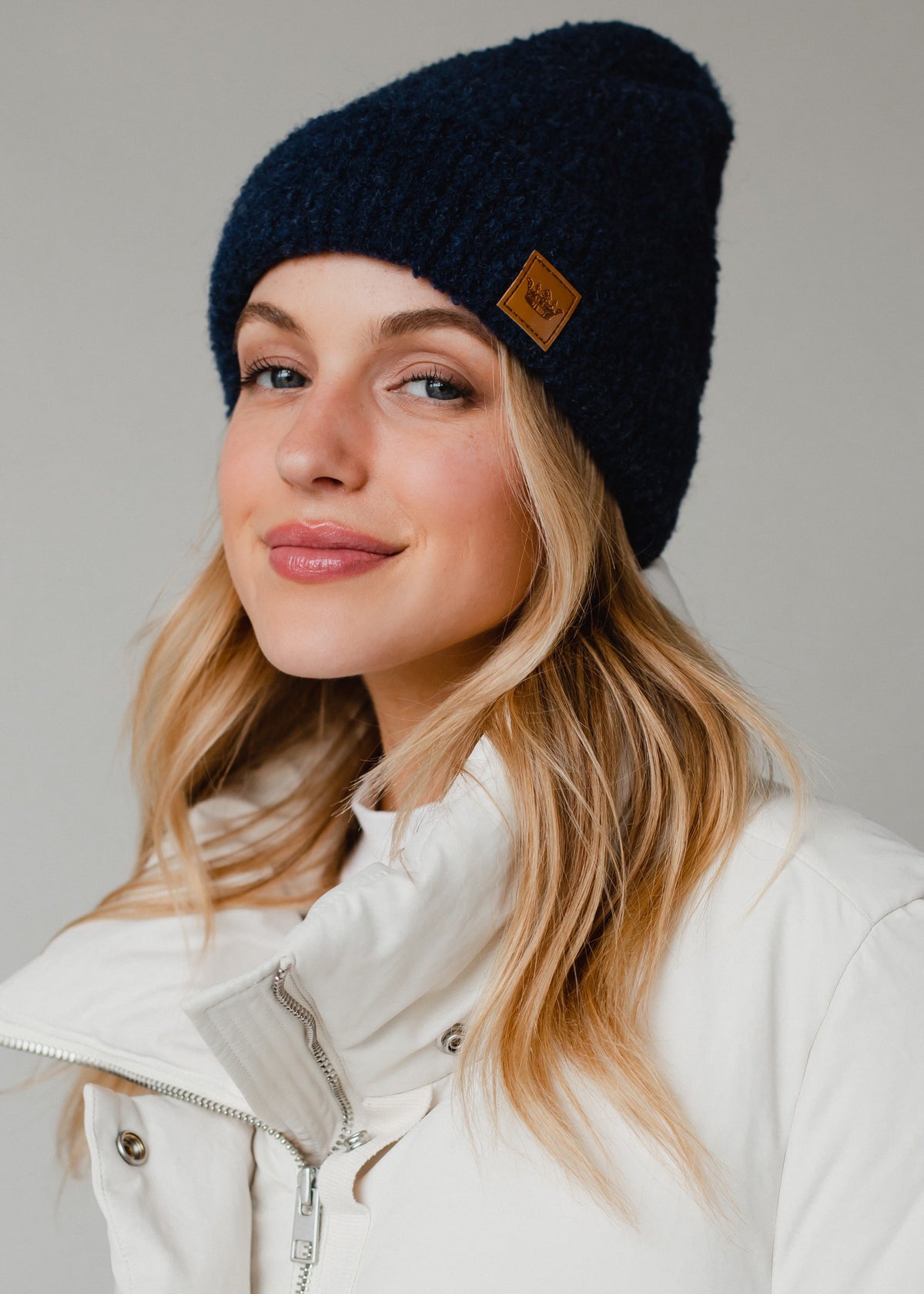 NAVY KNIT BEANIE