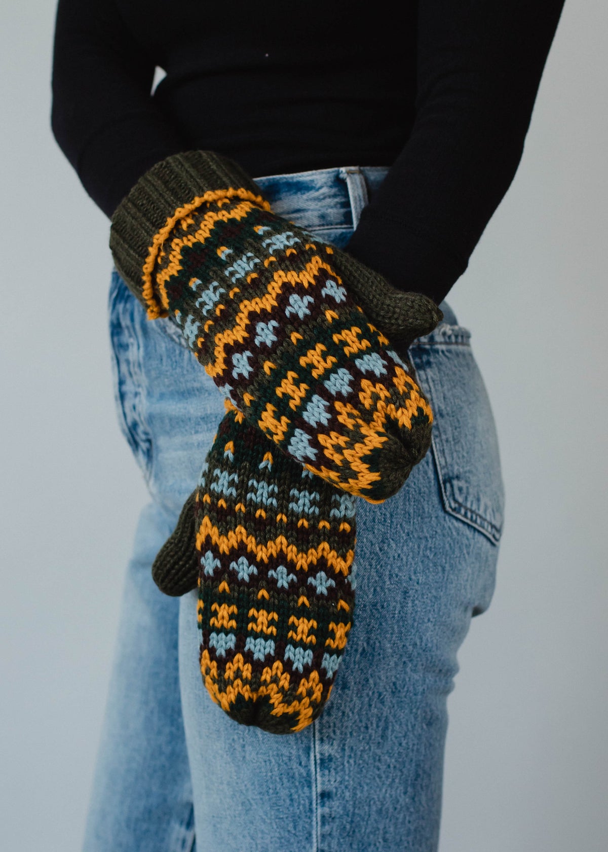 OLIVE &MULTICOLORED PATTERNED MITTENS