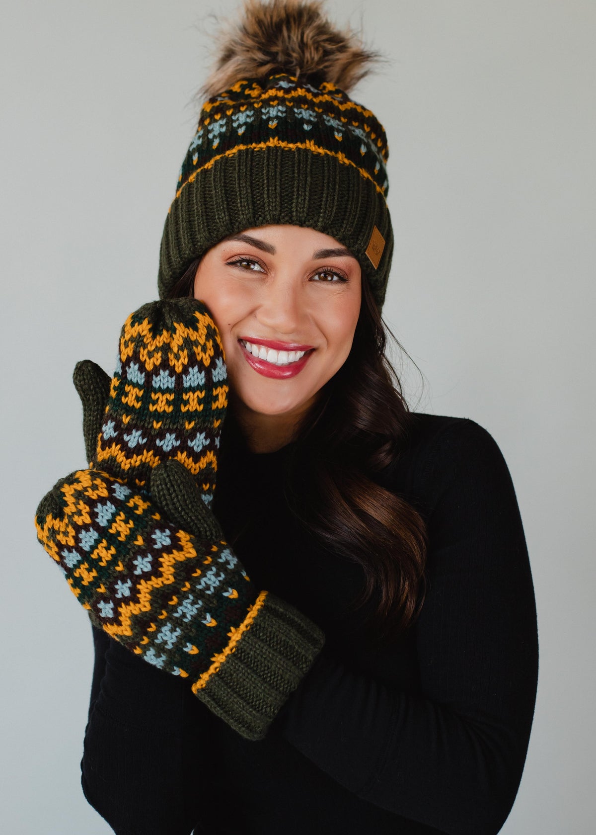 OLIVE &MULTICOLORED PATTERNED MITTENS