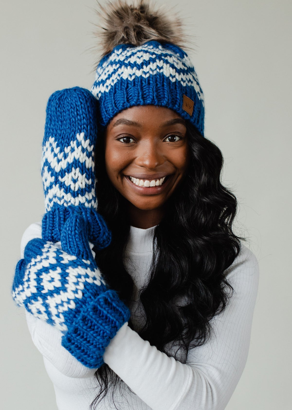 BLUE AND WHITE PATTERNED POM HAT