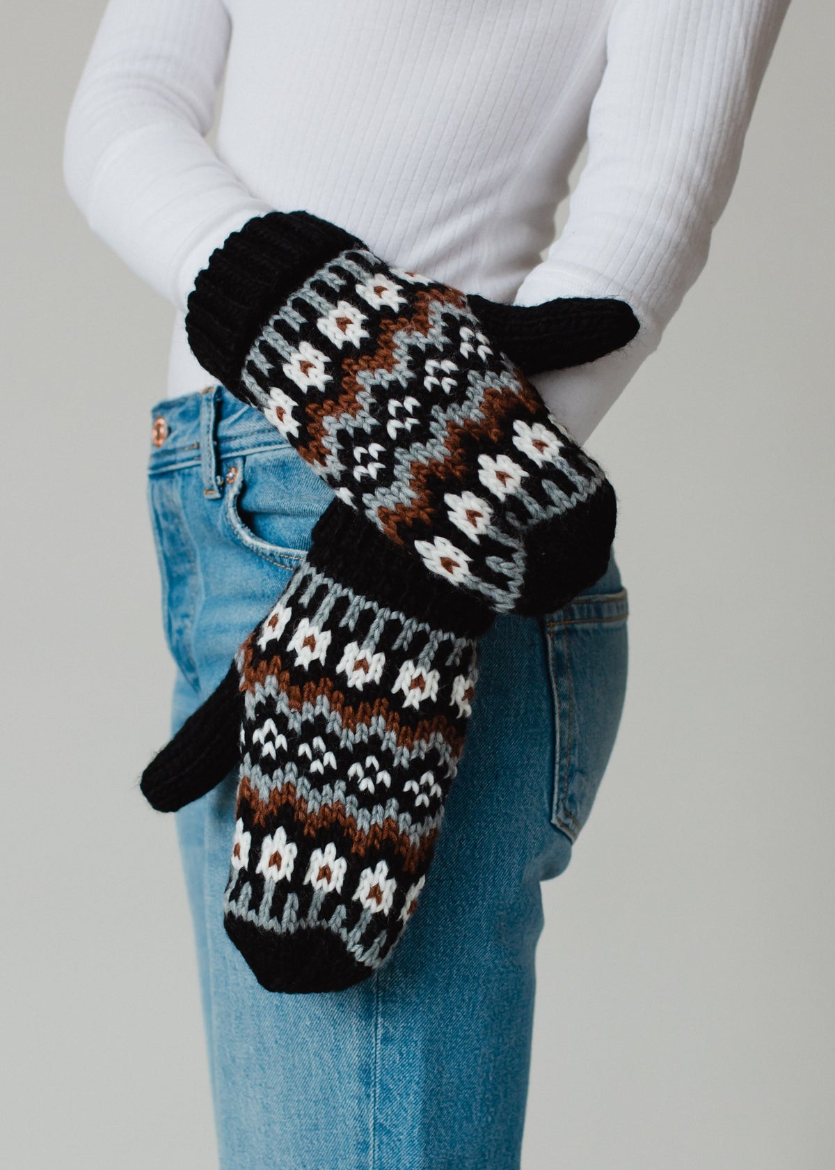 BLACK, WHITE AND BROWN PATTERN MITTENS