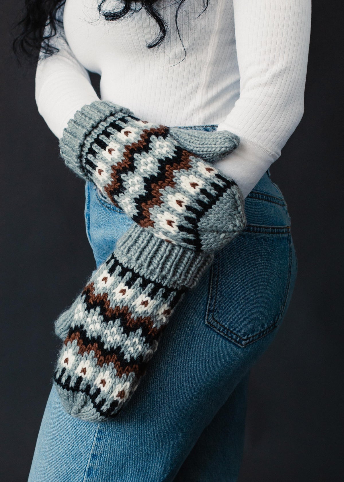 GRAY, BROWN. WHITE PATTERNED MITTENS