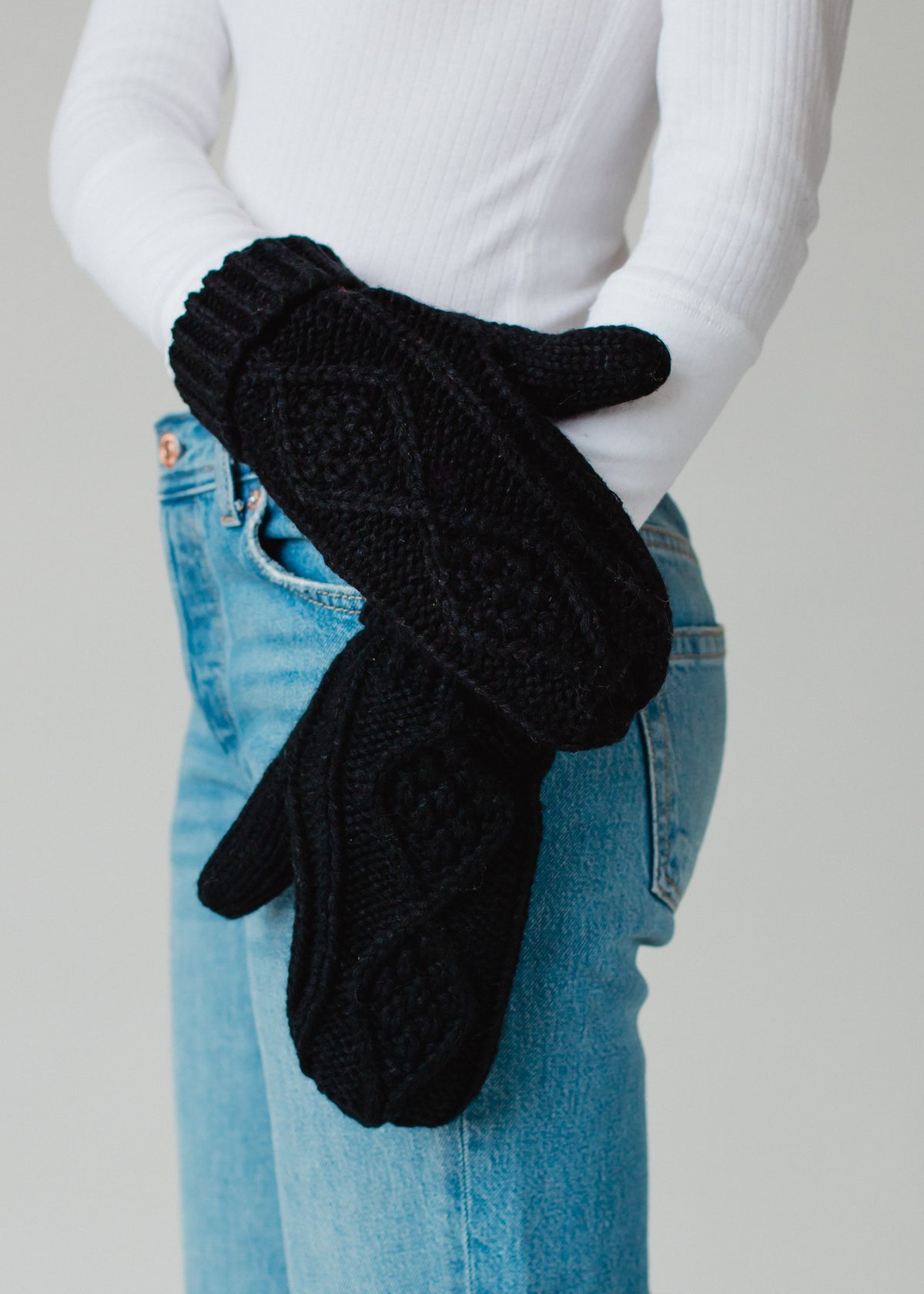 BLACK CABLE KNIT MITTENS