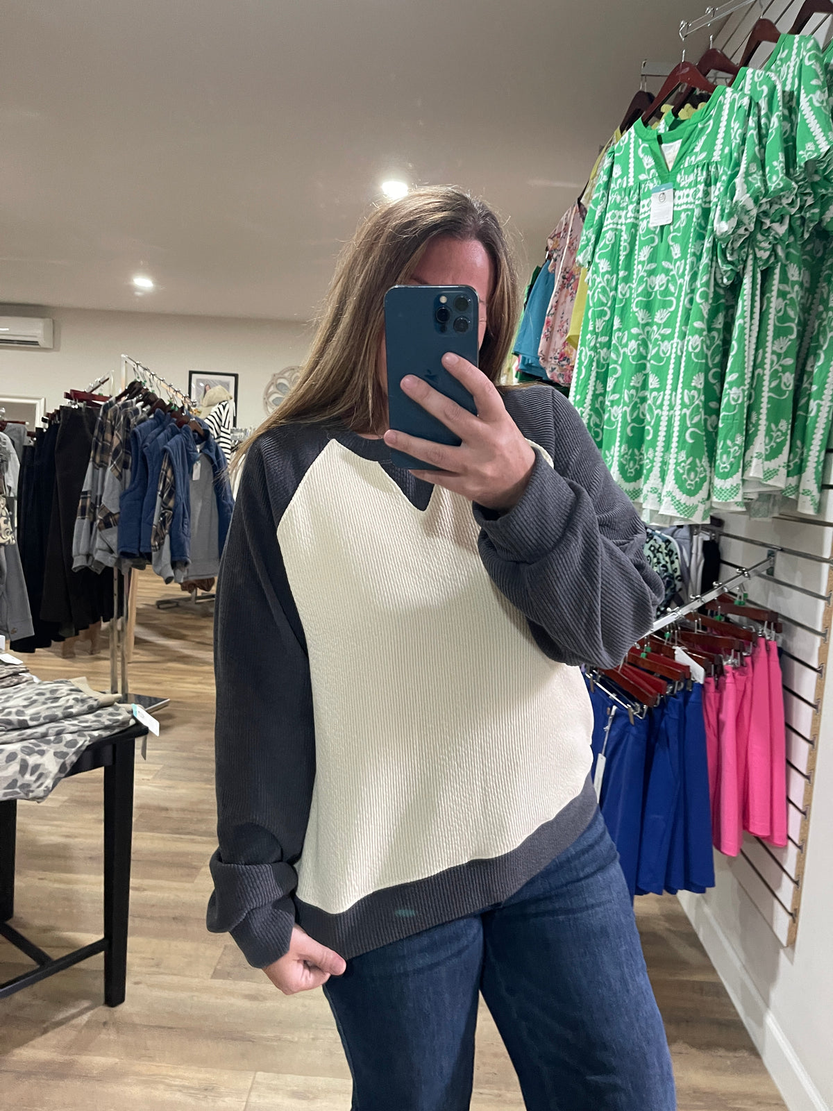 CREAM/CHARCOAL Round Neck Corded Color Block Top