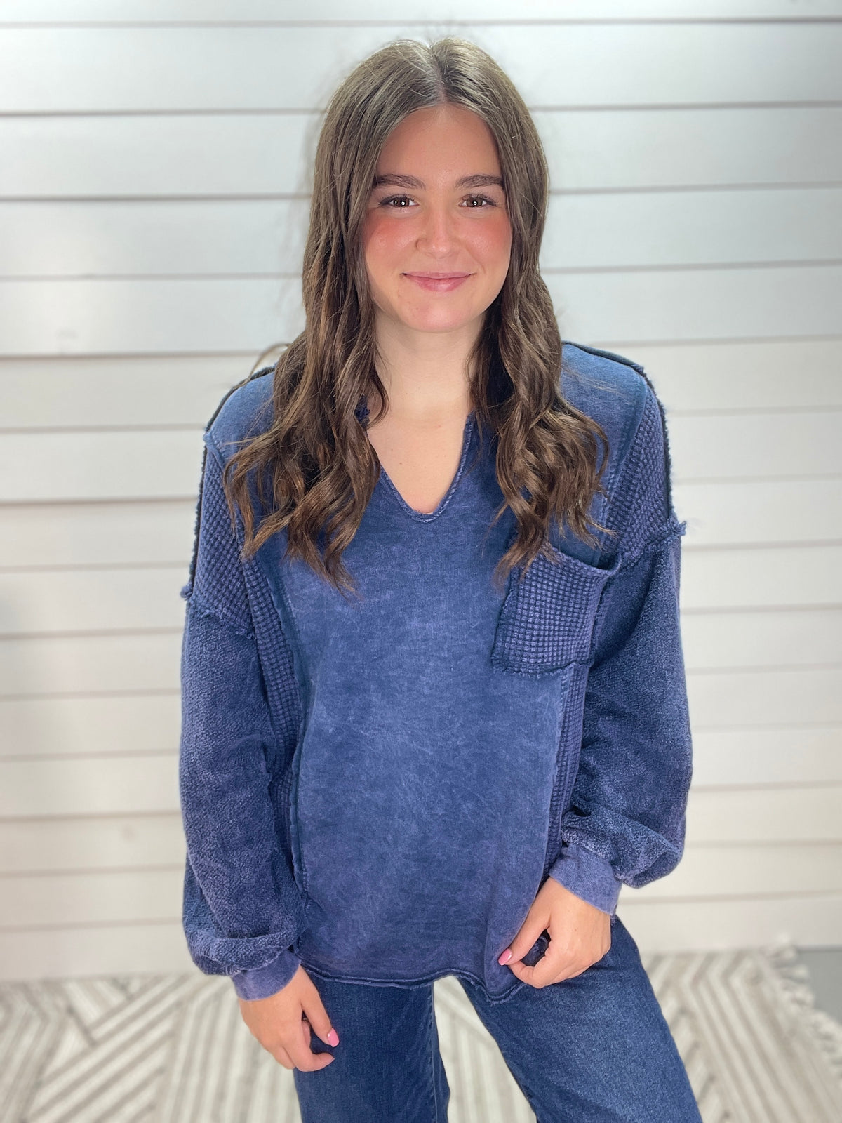 NAVY.Mineral Washed Waffle V Neck Knit Top