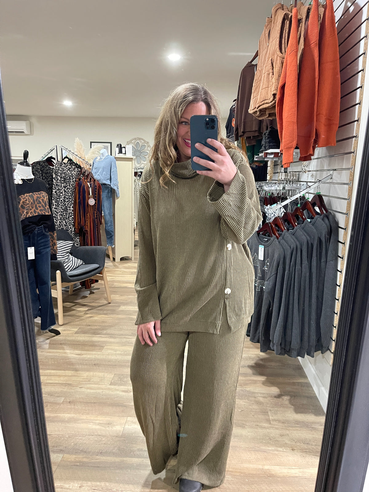 DEAR SCARLETT LAVISH RAISED RIBBED BUTTON TRIM SET - OLIVE