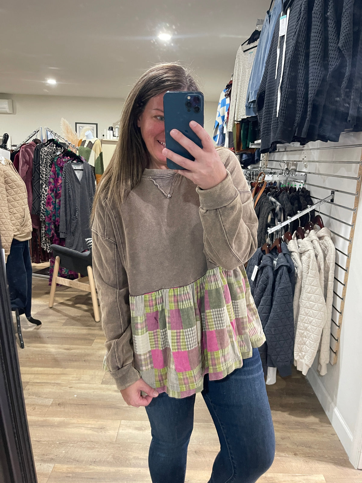 TAUPE/ PLAID OVERSIZED RUFFLE BOTTOM PULLOVER