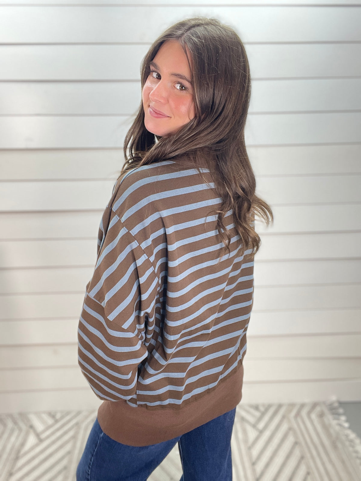 BROWN/DARK BLUE STRIPED OVERSIZED MOCK NECK KNIT TOP