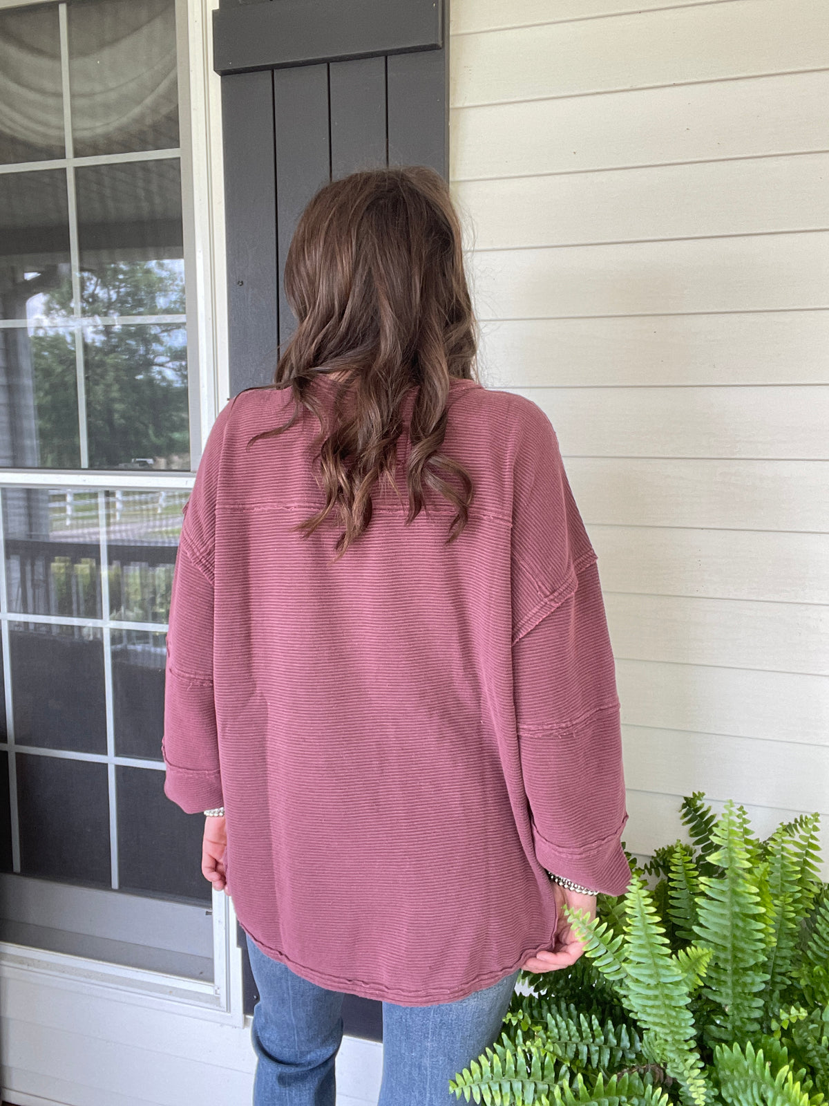 MAROON EXPOSED SEAM DETAIL KNIT TOP