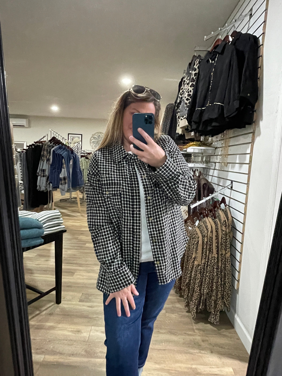 BLACK AND WHITE CHECK SNAP BUTTON FLANNEL