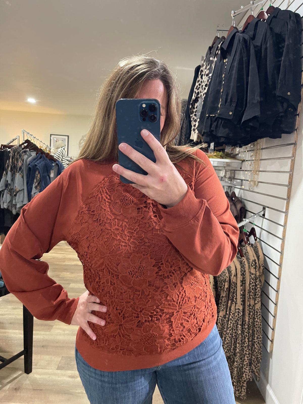 RUST LACE FRONT PULLOVER