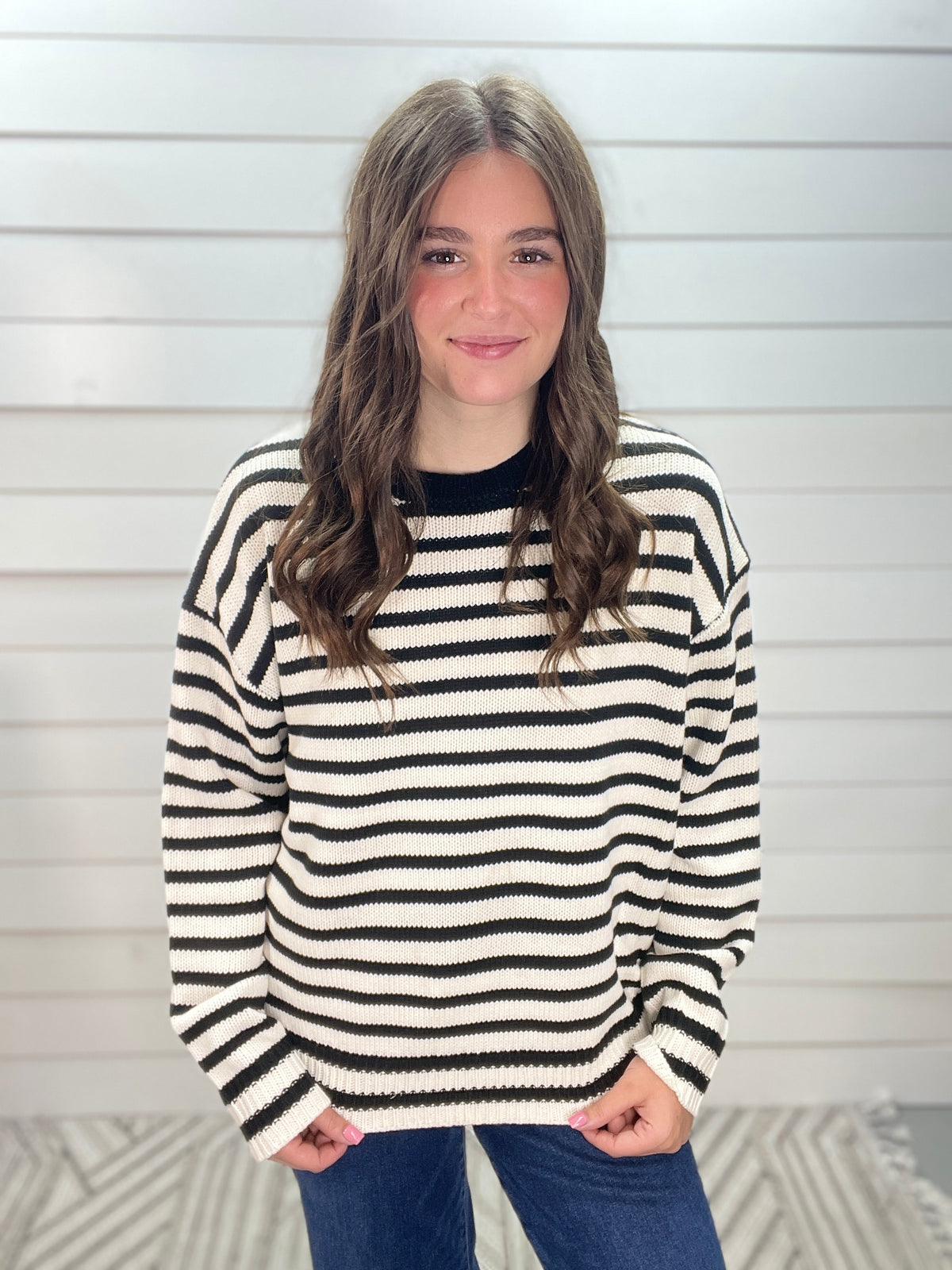 BLACK/WHITE STRIPED KNIT SWEATER
