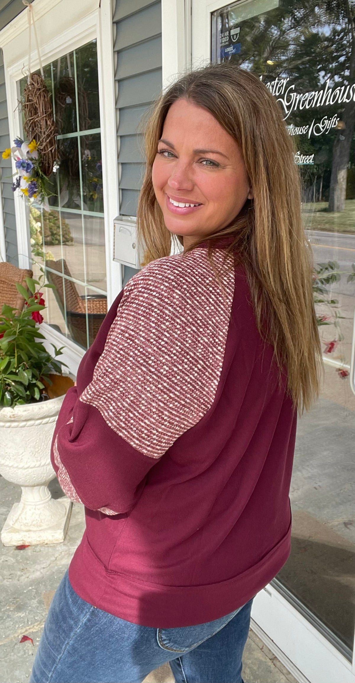 BURGUNDY RIBBED CONTRAST KNIT PULLOVER