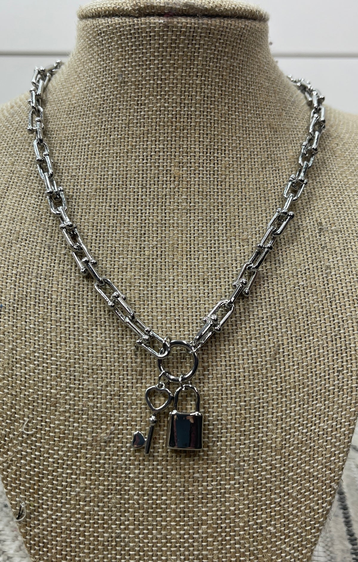 SILVER U CHAIN LOCK AND KEY NECKLACE