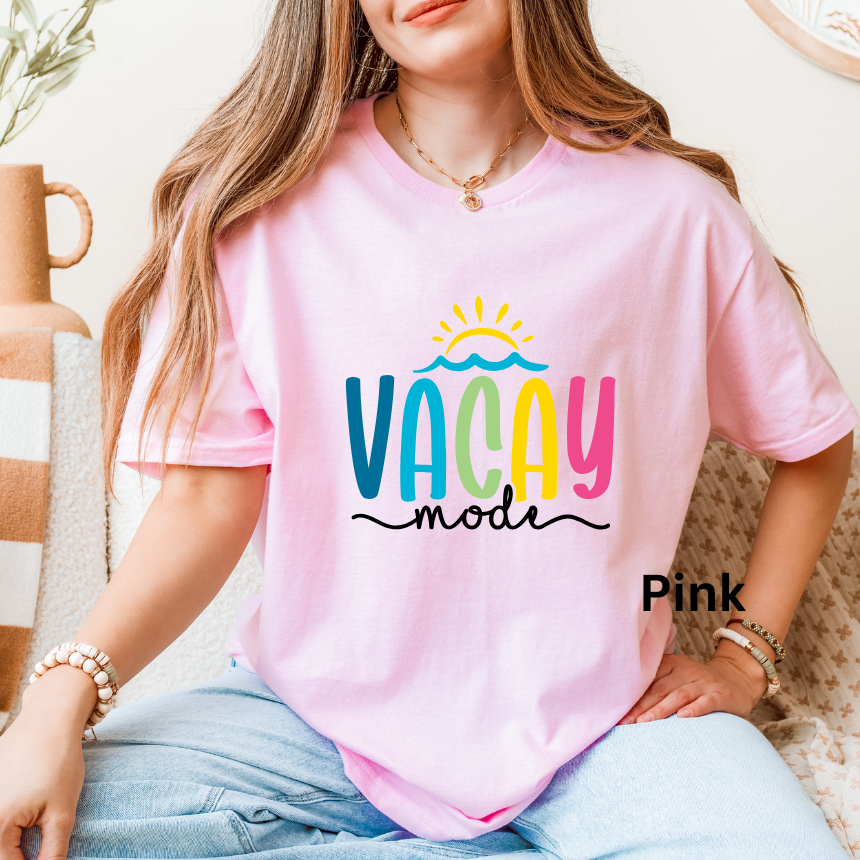 VACAY MODE SOFTSTYLE SHORT SLEEVE TEE