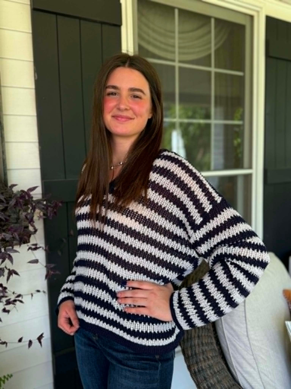 NAVY/WHITE OPEN KNIT LOOSE V NECK SWEATER