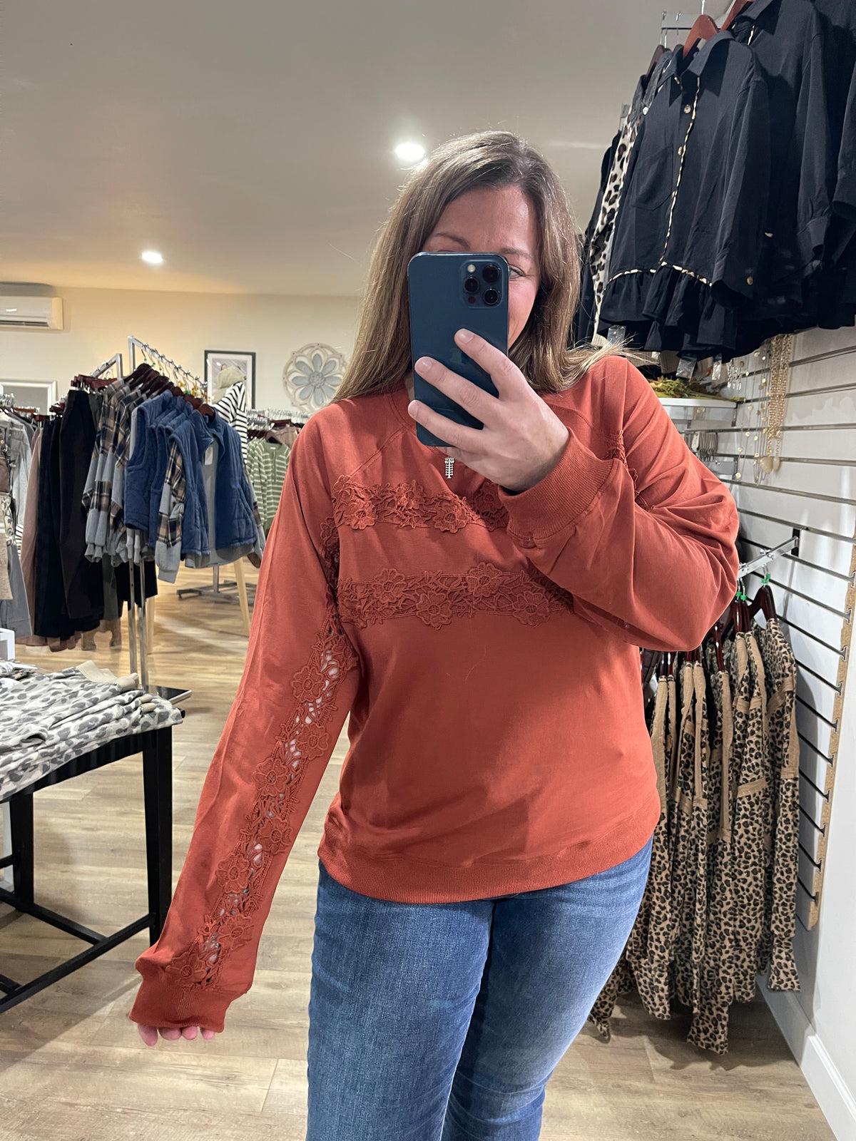 RUST LACE TRIM PULLOVER