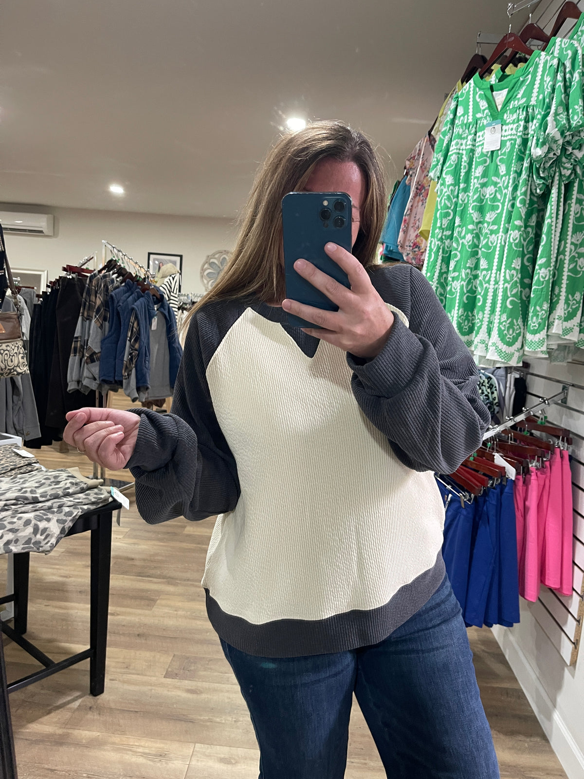 CREAM/CHARCOAL Round Neck Corded Color Block Top