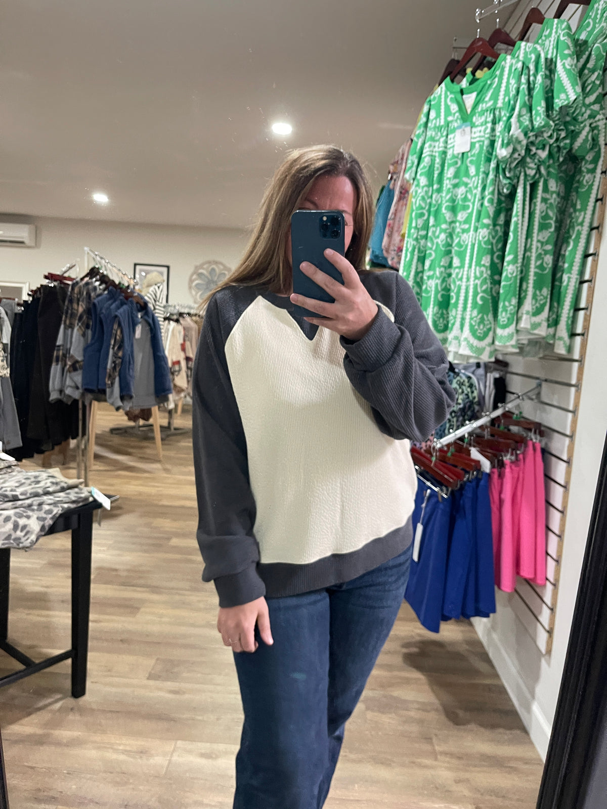 CREAM/CHARCOAL Round Neck Corded Color Block Top