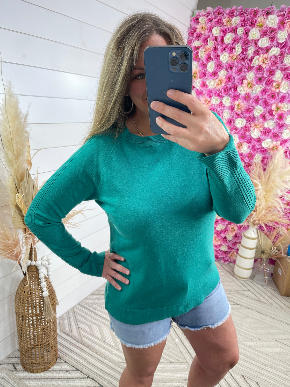 KELLY GREEN CREW NECK RAGLAN RIBBED SLEEVE LIGHT WEIGHT SWEATER