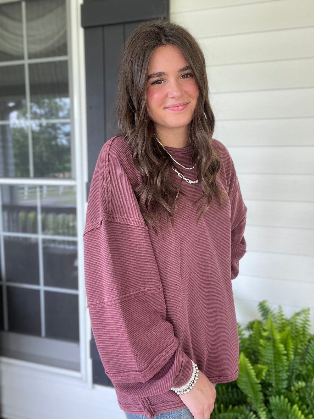 MAROON EXPOSED SEAM DETAIL KNIT TOP