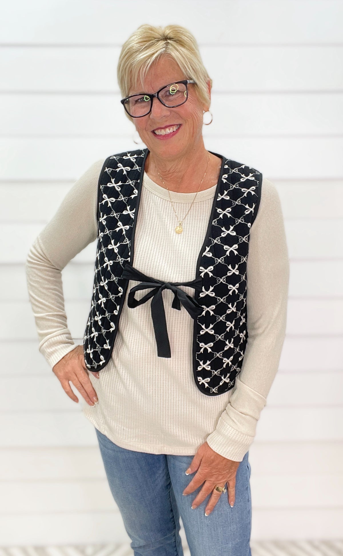 BLACK QUILTED BOW PRINT TIE VEST