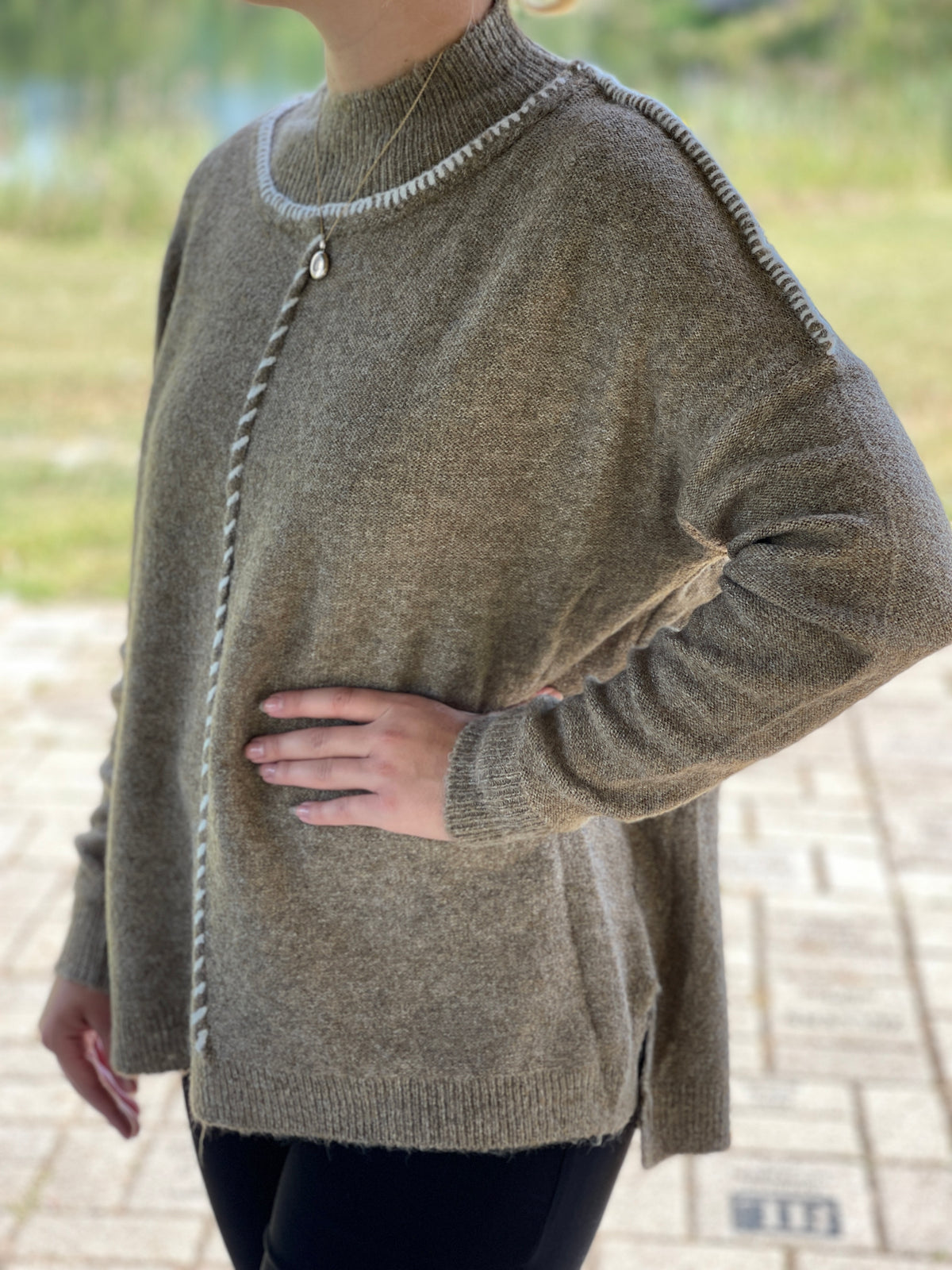 TAUPE CONTRAST STITCHING PULLOVER SWEATER