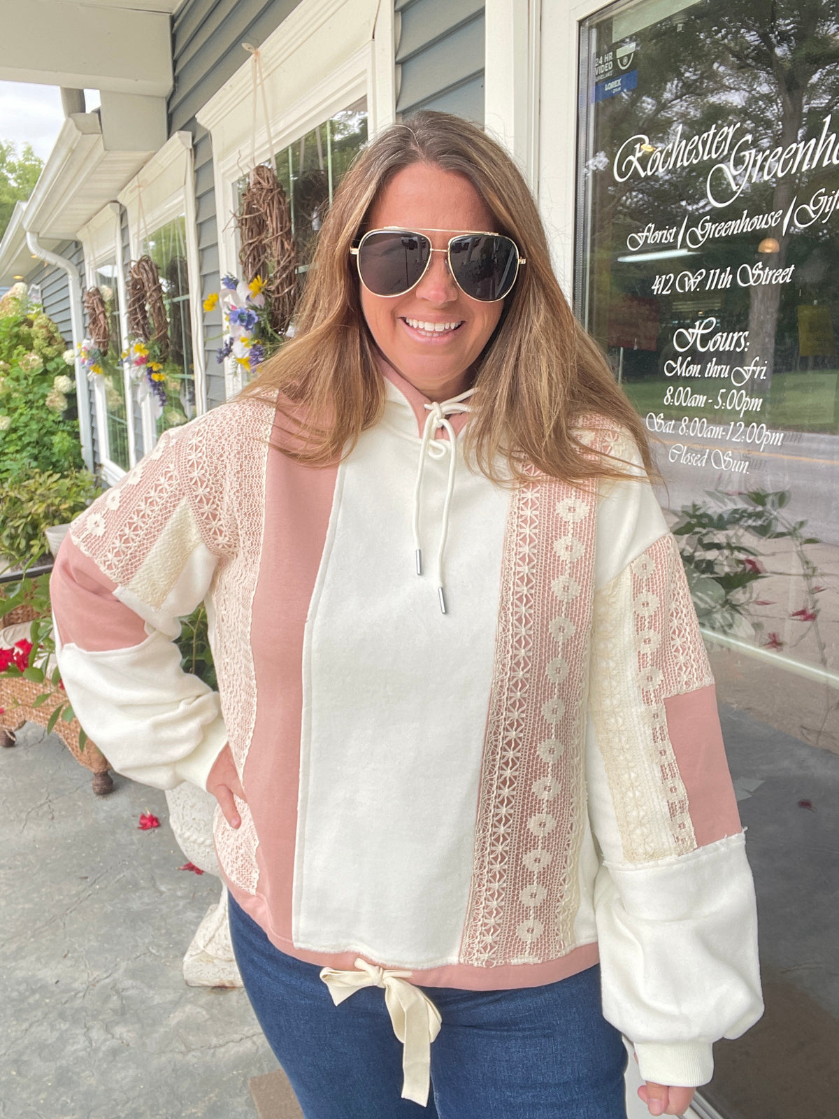 WHITE/DUSTY PINK LACE TRIM HOODED PULLOVER
