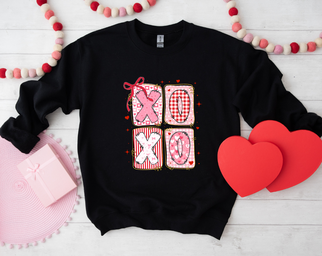 XOXO BLOCK GRAPHIC SWEATSHIRT