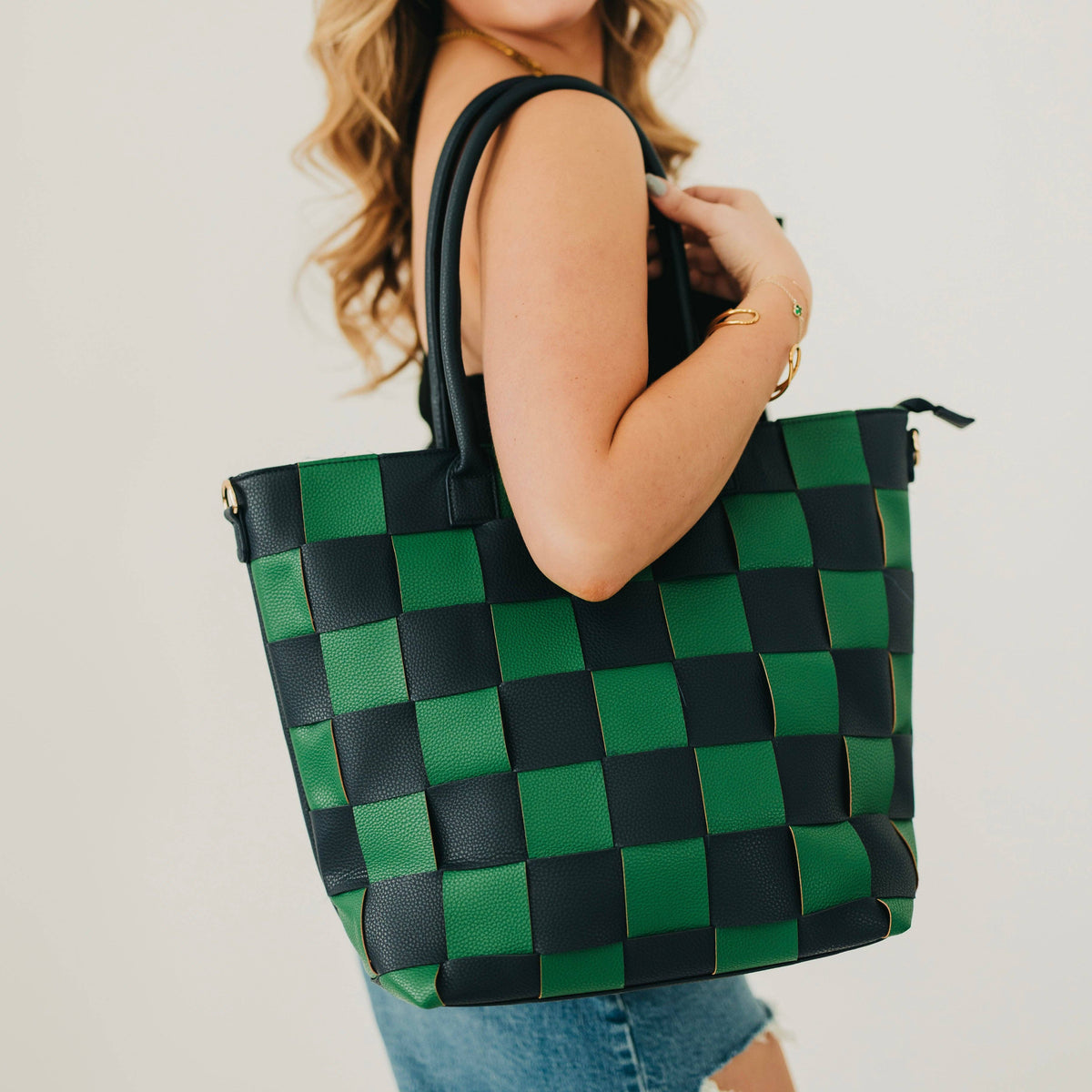 Pretty Simple - Courtney Checkered Tote: Woven Checkered Black