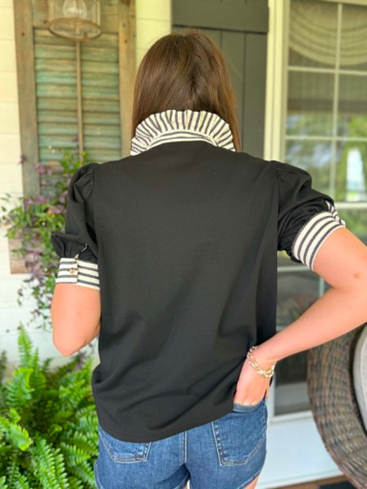 BLACK KNIT STRIPED POP COLOR KNIT TOP