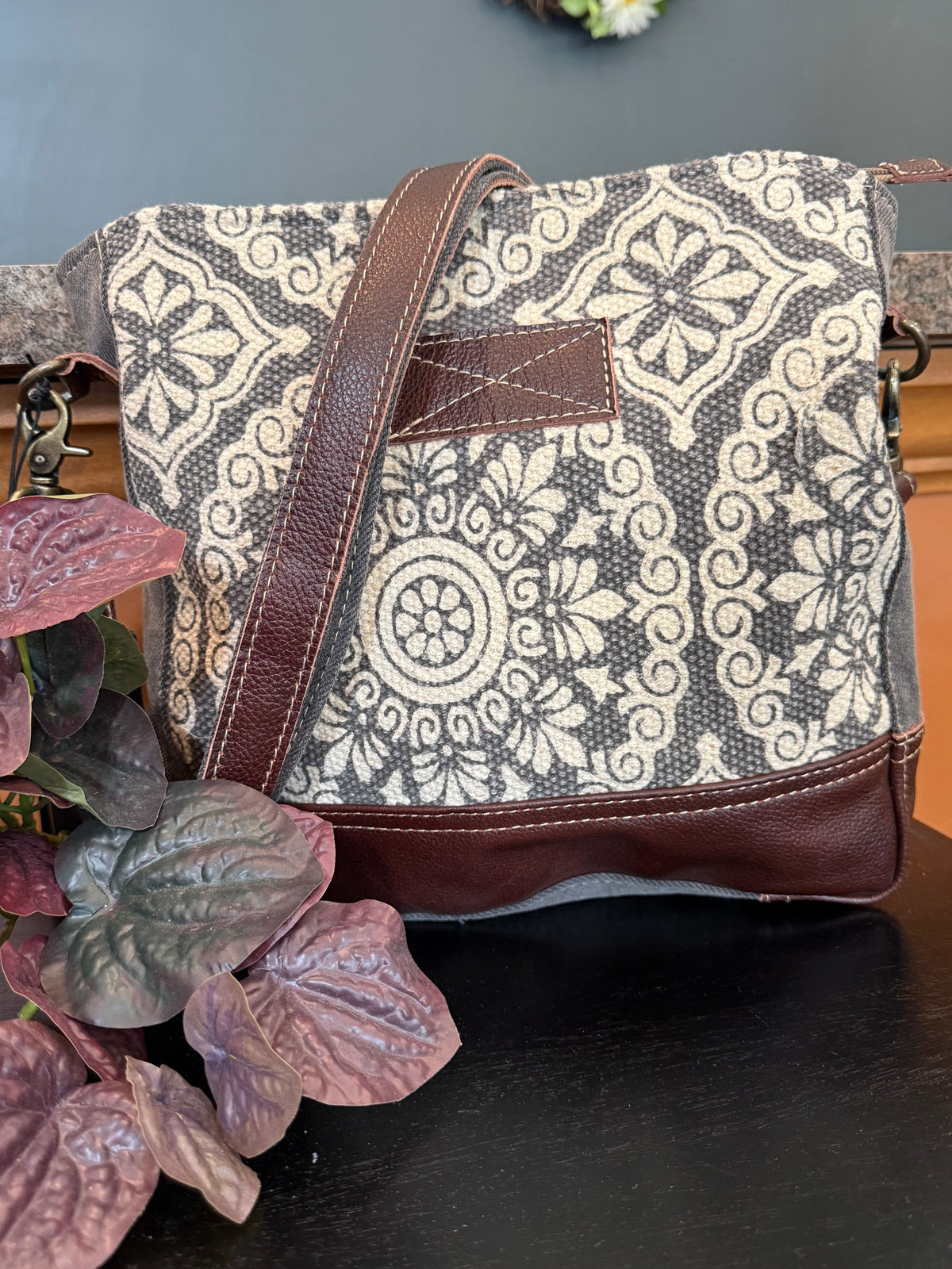MYRA Freaky Shoulder Bag —