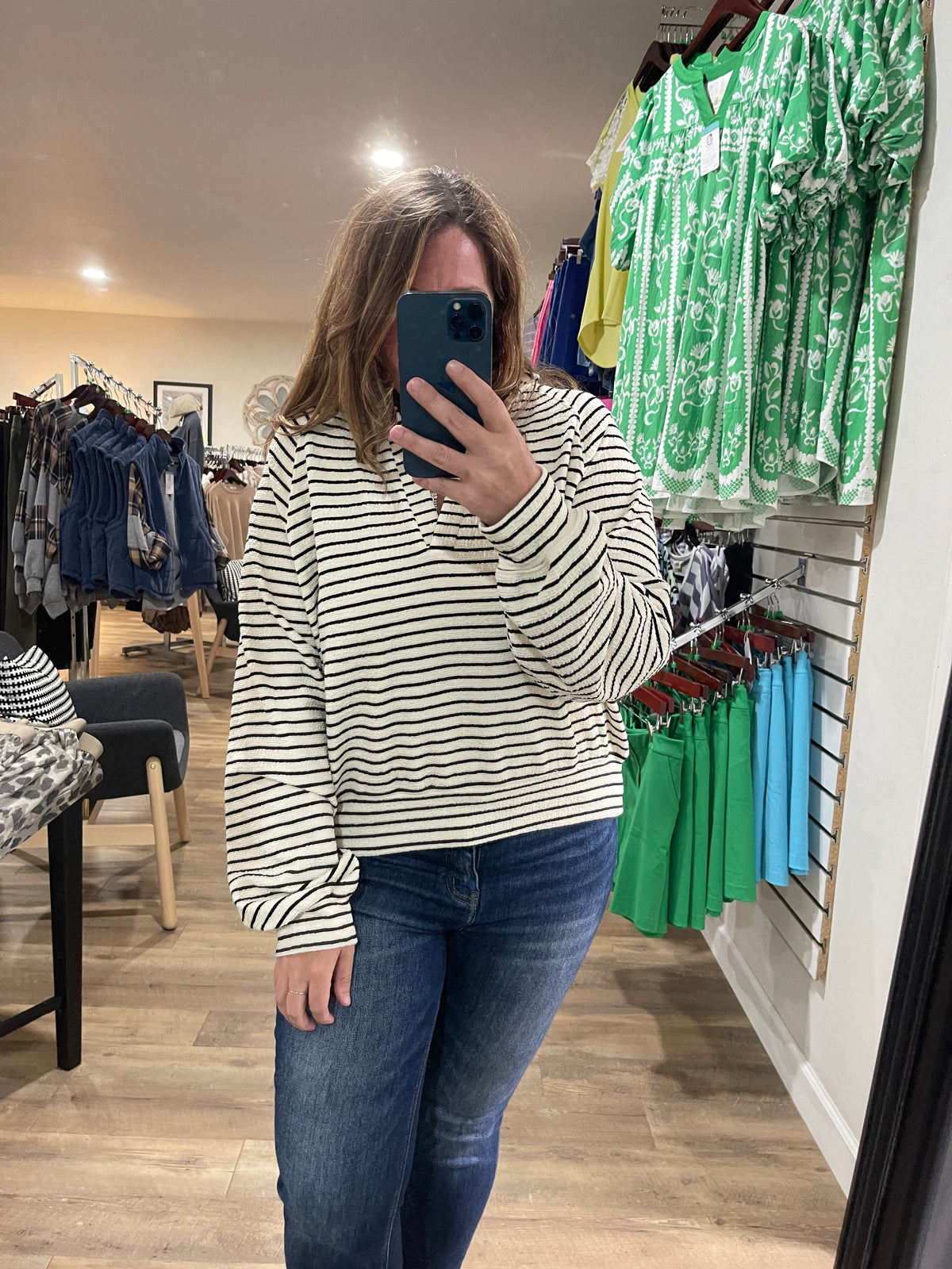 CREAM/BLACK STRIPED V NECK KNIT TOP
