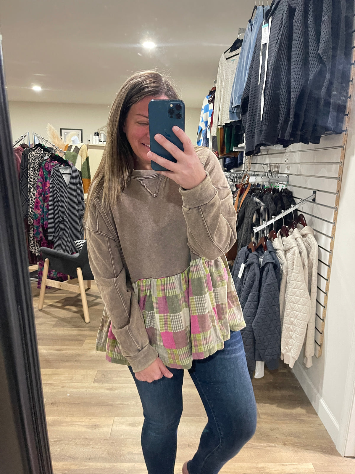 TAUPE/ PLAID OVERSIZED RUFFLE BOTTOM PULLOVER